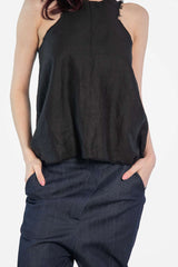 Woman capri jeans with asymmetric button - julietahillstore