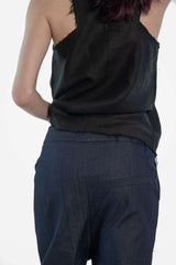 Woman capri jeans with asymmetric button - julietahillstore