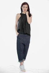Woman capri jeans with asymmetric button - julietahillstore