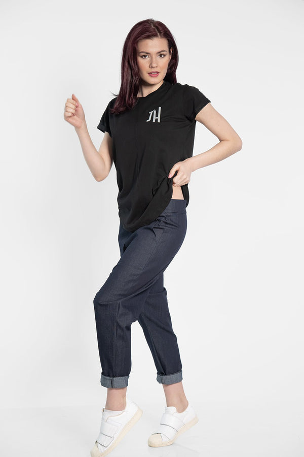 Woman capri jeans with asymmetric button - julietahillstore